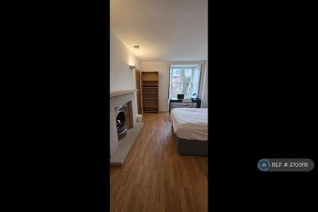 3 bedroom flat to rent - Photo 3