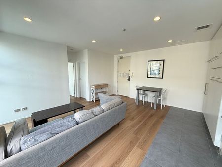 Spacious One-Bedroom Apartment in Scene One - Photo 5