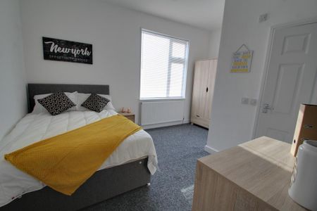 1 bedroom in a house share to rent - Photo 2