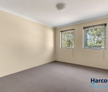 Low-Maintenance Double-Storey Home in Prime Kwinana Location - Photo 4