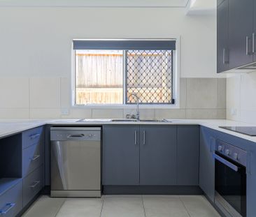 FAMILY HOME IN SOUGHT AFTER LOCATION - MOVE IN READY - Photo 5