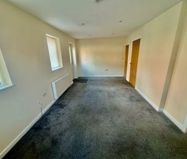 1 Bedroom Ground Floor Flat - Photo 2