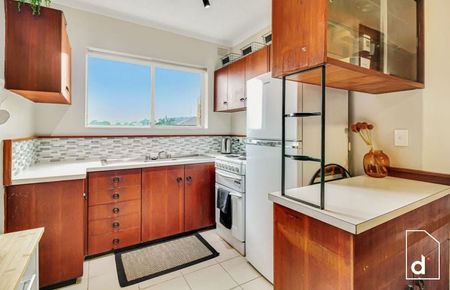 Two Bedroom Apartment In Prime Wollongong Location - Photo 3