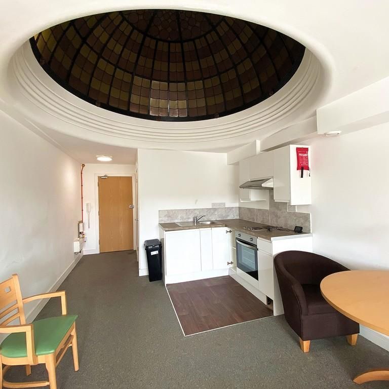 Studio to rent - Photo 1