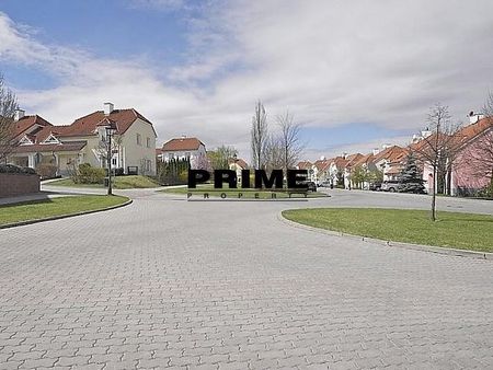 Pronájem rodinného domu 251 m², K vinicím 651, Praha - Фото 2