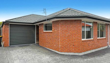 RICCARTON - TWO BEDROOM TOWNHOUSE, HEAT PUMP, SINGLE AUTO GARAGE - Photo 5