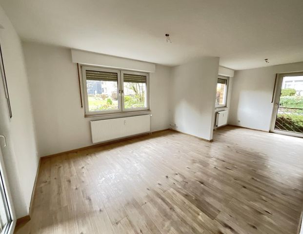 Bereit zum Einzug - frisch renovierte 2 - Raum Wohnung - Photo 1