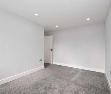 Queens Square, Northgate, Crawley, RH10 - Photo 5