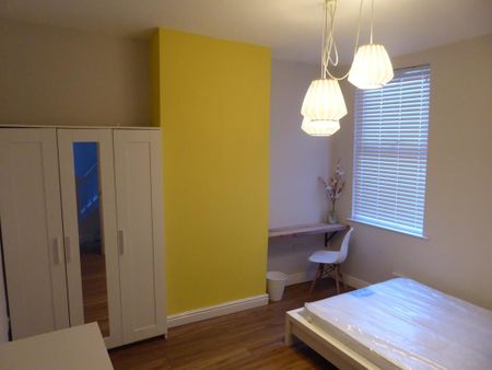 4 bedroom end of terrace house to rent - Photo 5