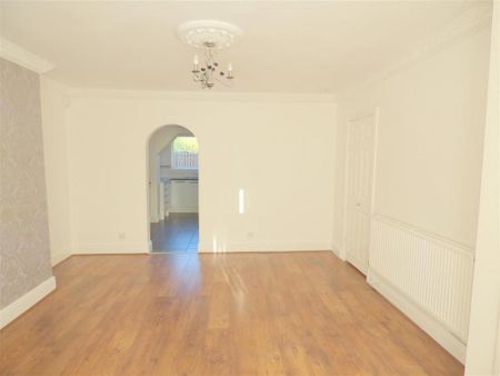 3 bedroom end of terrace house to rent - Photo 3