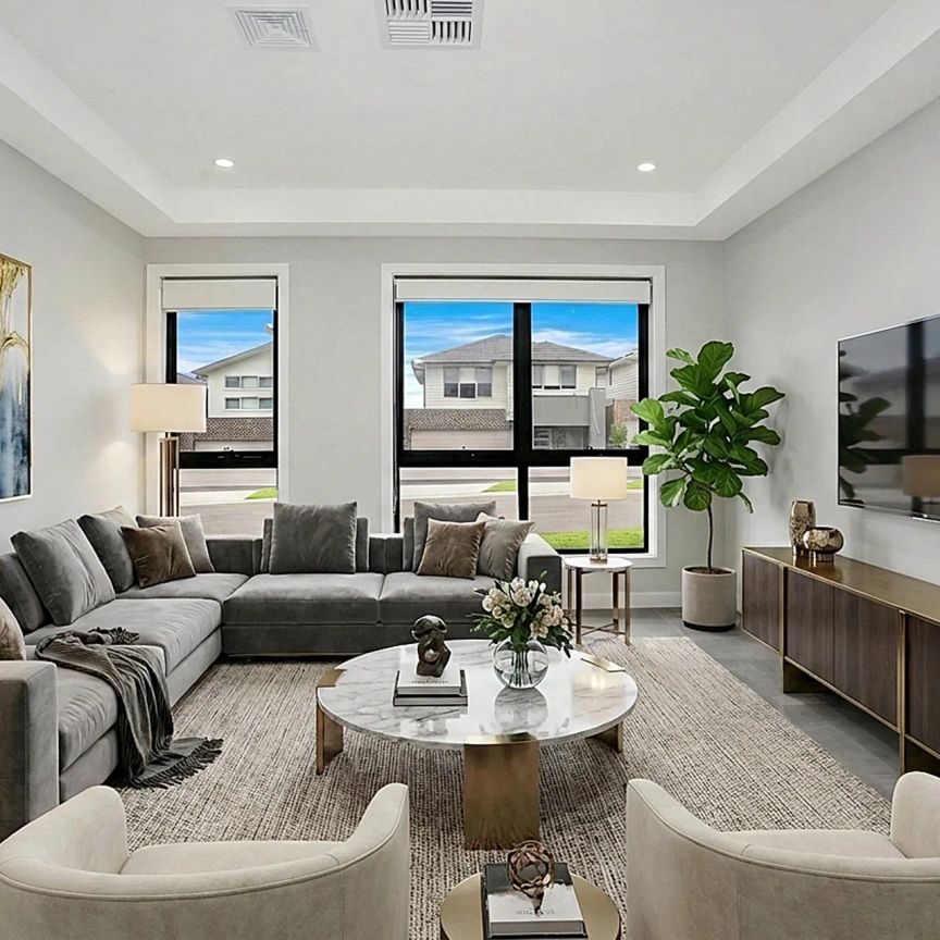 Luxury 4-Bedroom Double-Storey Home for Rent in Box Hill - Photo 1