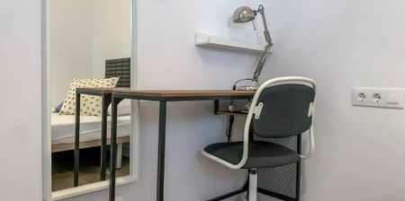 Carrer de lAntiga Travessera, L'Hospitalet de Llobregat, Catalonia 08906 - Photo 5