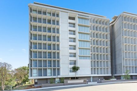 Architecturally-designed luxury apartment with a peaceful, leafy outlook | 1 Bedroom with Study - Photo 5