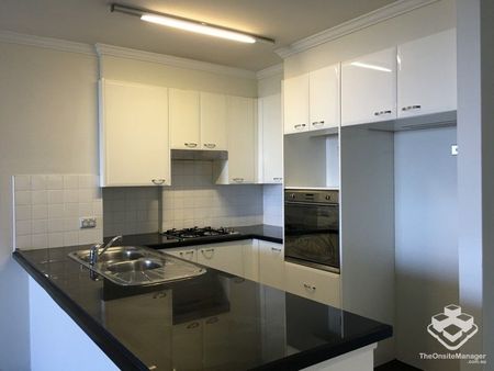 Modern Apartment in the Heart of Chatswood - Photo 5