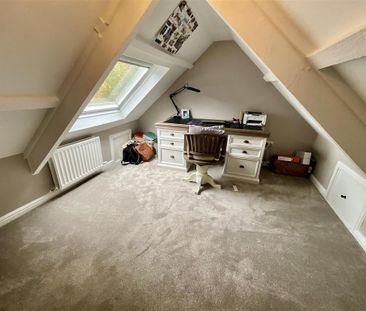 4 bedroom end of terrace house to rent - Photo 1