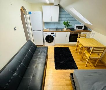 Room in a Shared House, Natal Road, SW16 - Photo 1