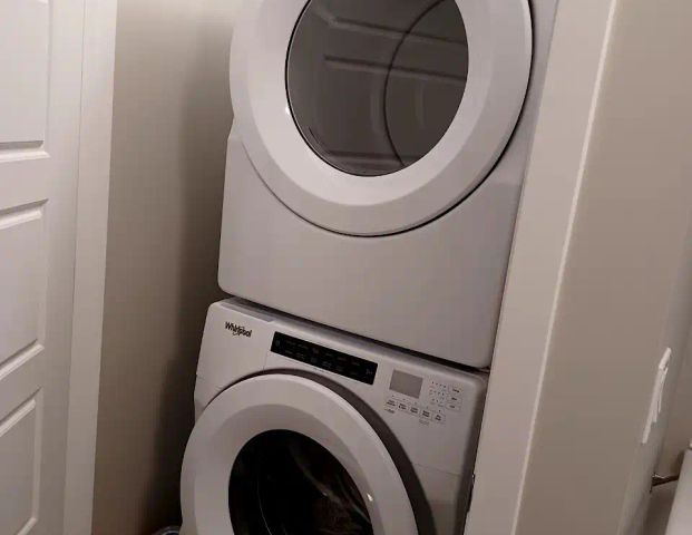 Ensuit Bedroom in New townhome in SW Calgary — 1 Bedroom Room For Rent - Photo 1