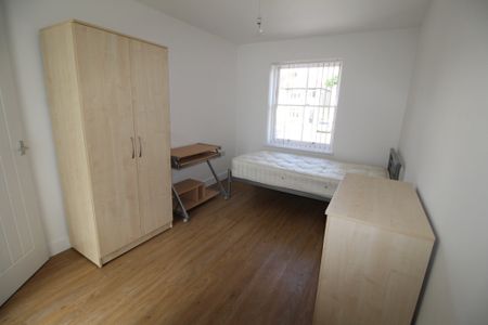 5 Bed Student Accommodation - Photo 4