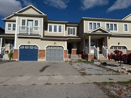 For Lease - 62 Barrister Avenue, Whitby, Ontario - Photo 2