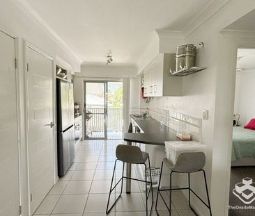 2 BEDROOM FURNISHED UNIT IN TROPICAL RESORT STYLE APARTMENTS - Photo 6