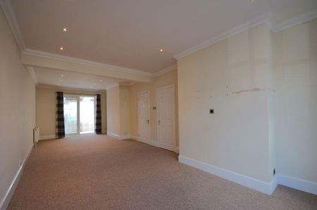 3 bedroom detached house to rent - Photo 3