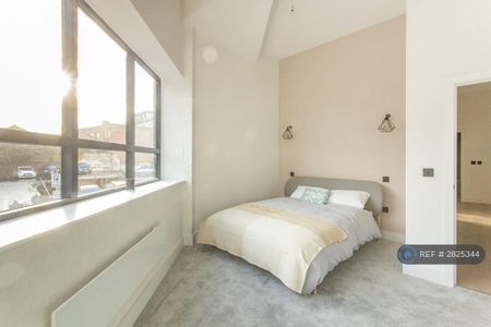 2 bedroom flat to rent - Photo 4