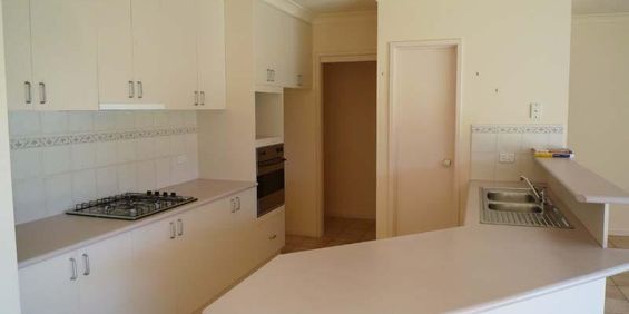 28 Palm Drive, Albury NSW 2640 - House For Rent | Domain - Photo 3