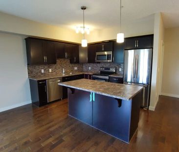 MODERN, BRIGHT 2 BED & 2 BATH CONDO IN PLEASANTVIEW — 2 Bedrooms Condo Unit - Photo 1