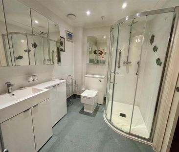 2 bedroom retirement property to rent - Photo 2