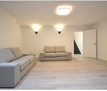 3 bedroom flat to rent - Photo 3