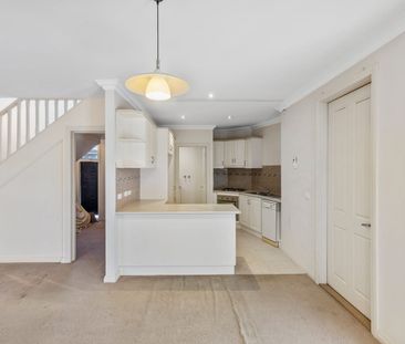 3 Bedrooms + study in Central Glen Waverley - Photo 6