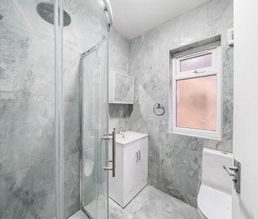 5 bedroom semi-detached house to rent - Photo 2