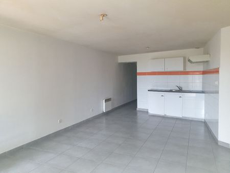 Location Appartement 3 pièces 54m² LA CALMETTE 30190 - Photo 2