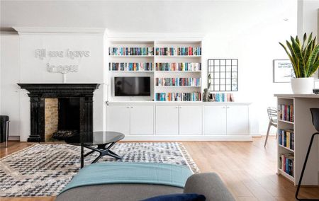 3 bedroom mews to rent - Photo 5