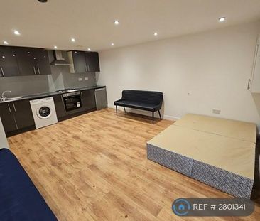 Studio to rent - Photo 2