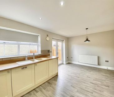 3 bedroom semi-detached house to rent - Photo 5