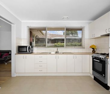 Spacious 4-Bedroom Home with Modern Amenities - Photo 5