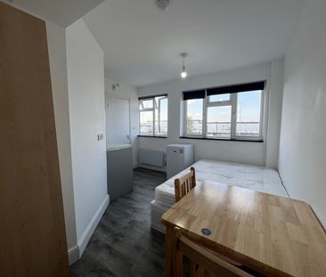 Bedsit, High Road, IG1 - Photo 4