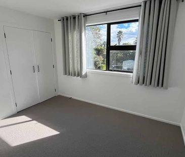 Room for rent in modern 4BR Townhouse in Te Atatu! - Photo 5