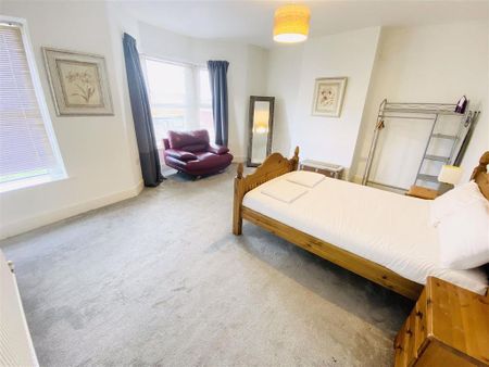 4 bedroom end of terrace house to rent - Photo 5