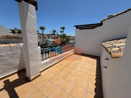 Adosada en zona muy demandada | 2.100 €, 170 m² - Photo 2