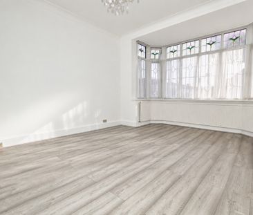5 Bed Semi-Detached House, Upney Lane, IG11 - Photo 1