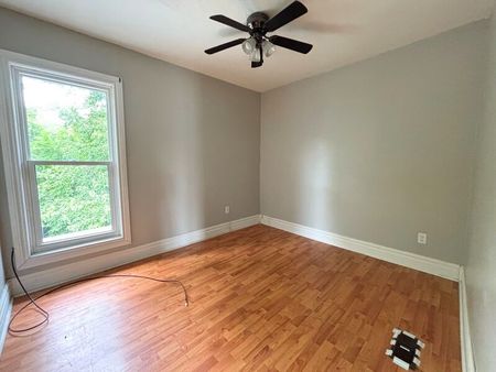 $1,599 / 3 br / 1 ba / 82 1/2 Grey st - Photo 3