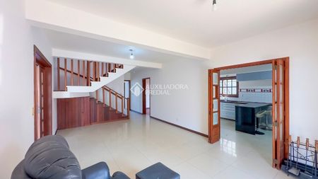 Casa com 3 quartos e 292m² para alugar em Jardim Itu, Porto Alegre. - Foto 2