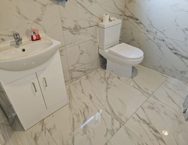 Studio Flat, Romford Road, E12 - Photo 1