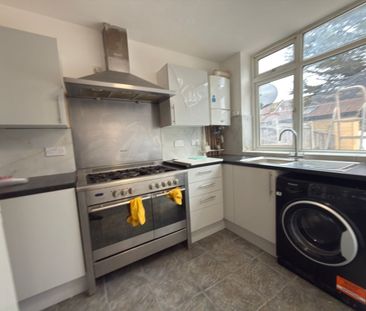 5 Bed Terraced House, Vernon Road, IG3 - Photo 4