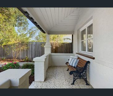 CAPTIVATING CALIFORNIAN BEAUTY - Photo 2