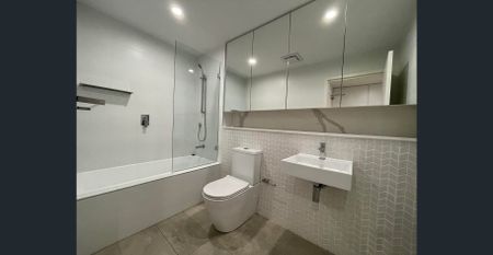Near New 3 bedroom in Warwick Farm - Photo 5