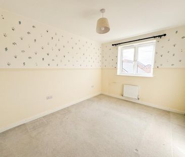 4 bedroom semi-detached house to rent - Photo 3