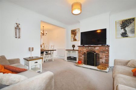 3 bedroom semi-detached house to rent - Photo 2